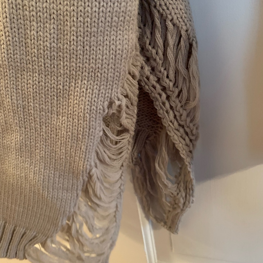Chic distressed sweater - Picture 6 of 7